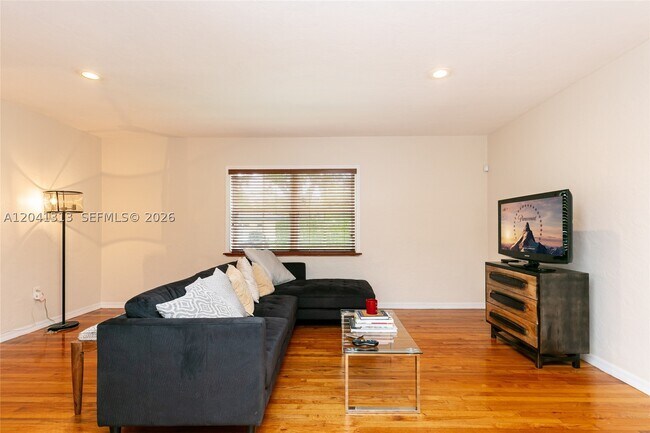 Building Photo - 5760 SW 51st St