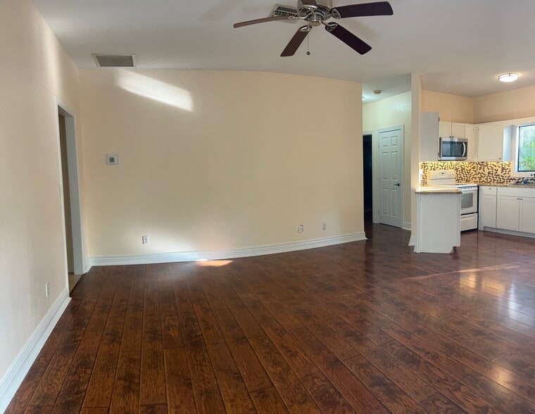 Building Photo - 4911 Tallowood Way