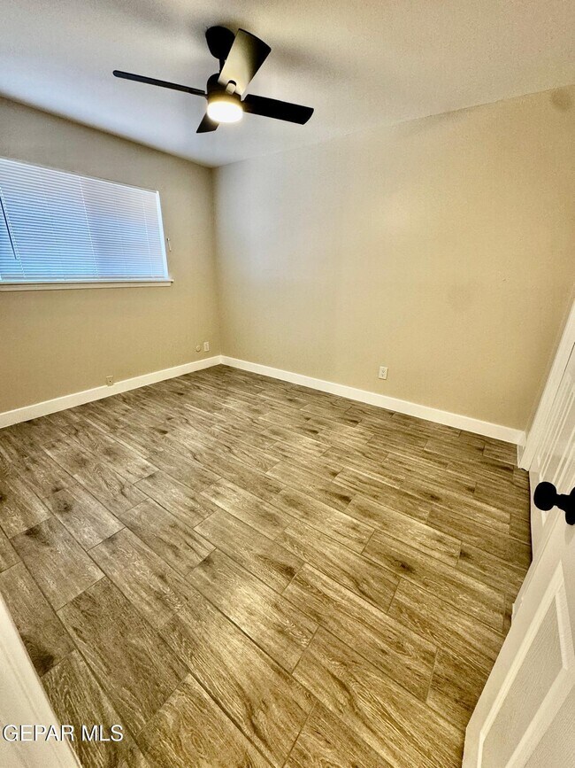 Building Photo - 8636 Mettler Dr