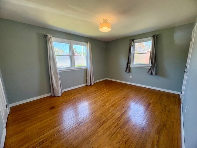 Building Photo - 2 Bedroom Rancher Available in Hershey!