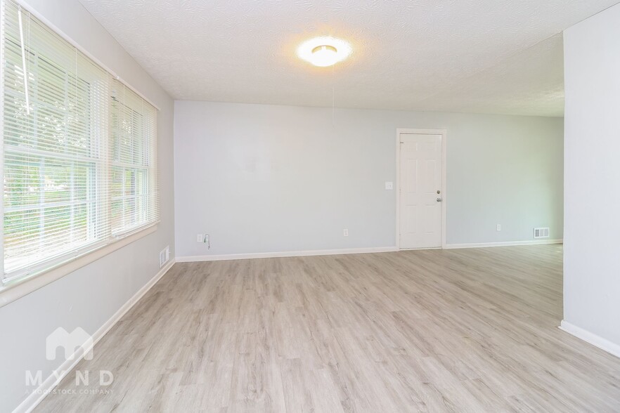 Building Photo - 4262 Cottage Ln