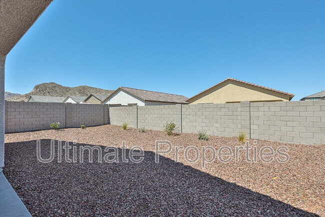Building Photo - 20082 W Rancho Dr