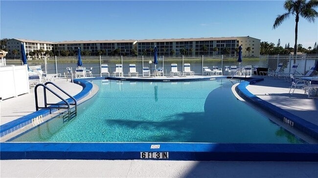 Building Photo - 3528 Lake Bayshore Dr