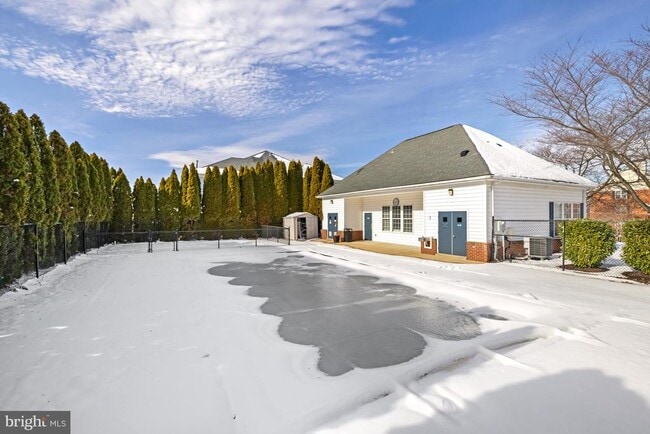 Building Photo - 521 Constellation Square SE