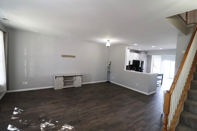 Building Photo - 8805 Hillside Way