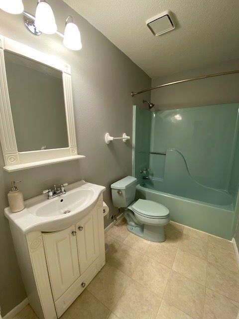 Building Photo - 713 Country Oaks Ln