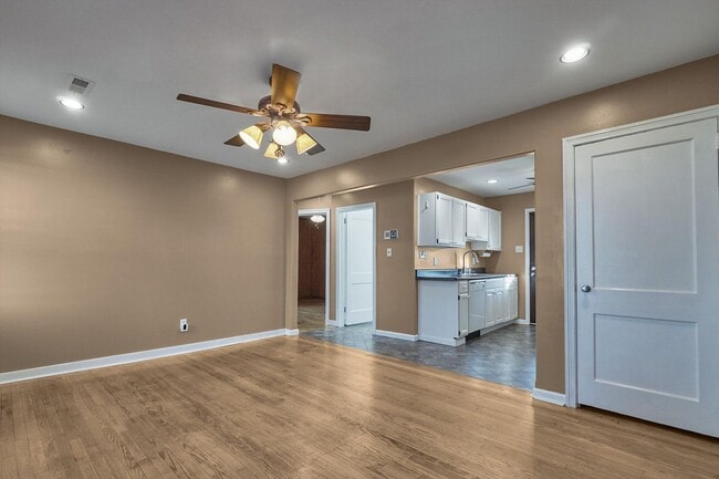 Building Photo - Cozy 2 Bedroom, 1 Bathroom Home in Manches...