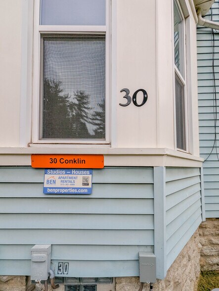 Building Photo - 30 Conklin St