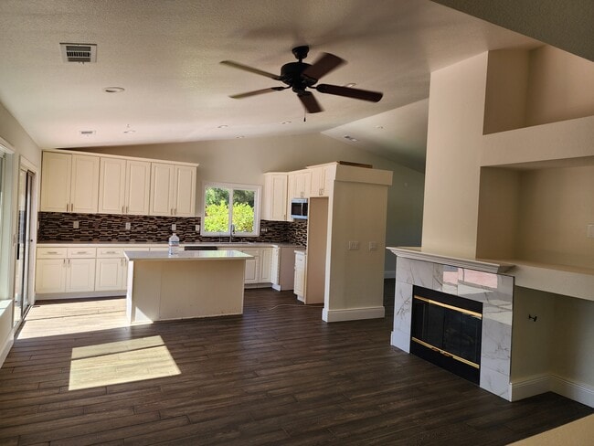 Building Photo - 6141 Starling Dr
