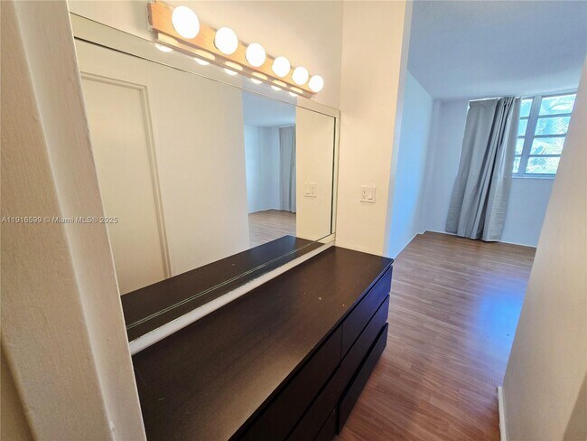 Building Photo - 800 West Ave