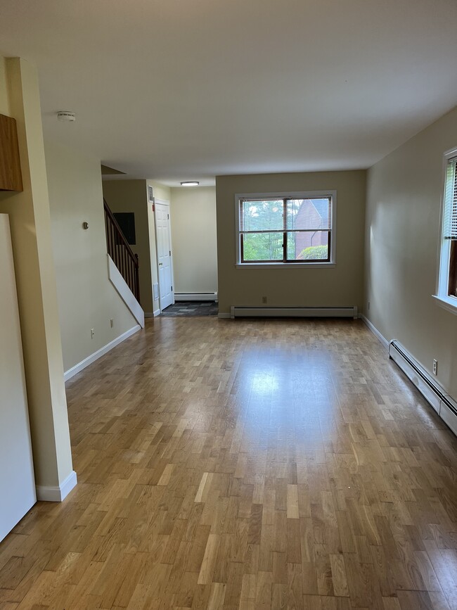 Building Photo - 121 Village Heights Rd