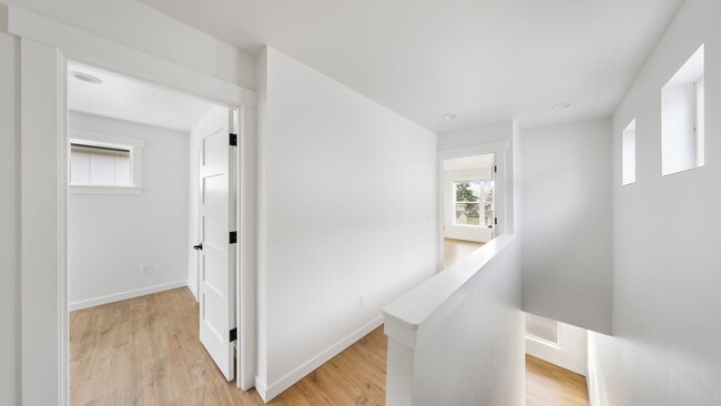 Building Photo - 3 Bed 2 Bath - A/C Mini-split - Fabulous Floor Plan - Garage