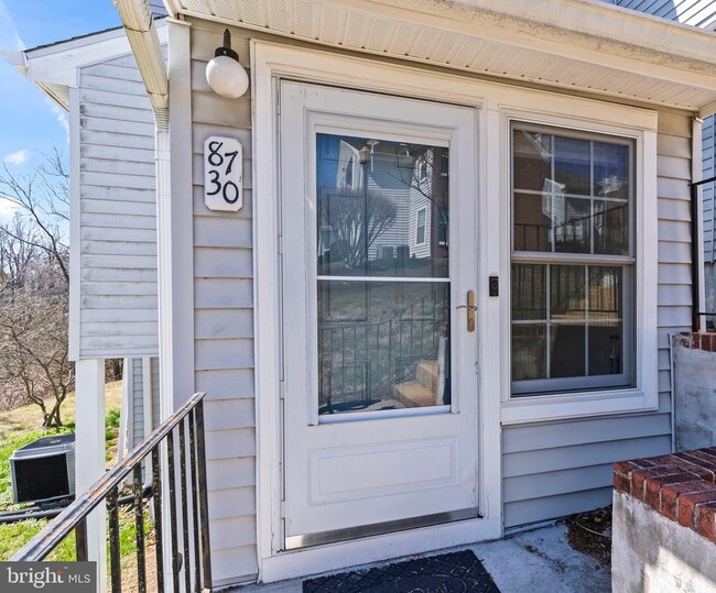 Building Photo - 8730 Grasmere Ct