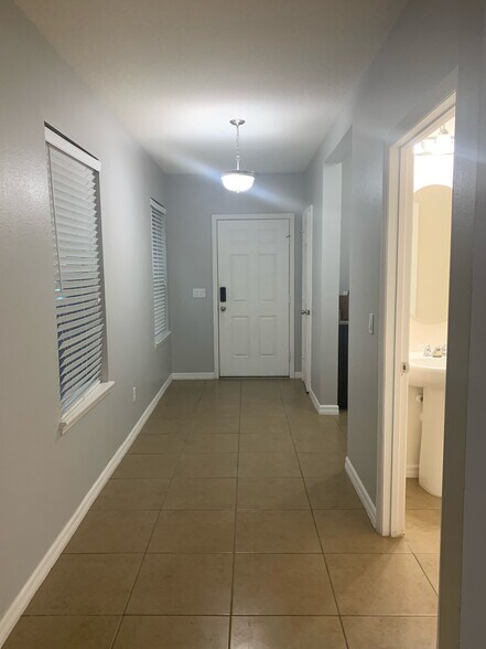 Building Photo - 2744 Stanwood Dr