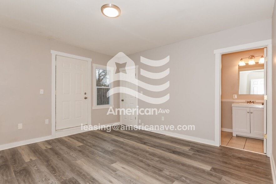 Building Photo - 3921 Palmerston Ave