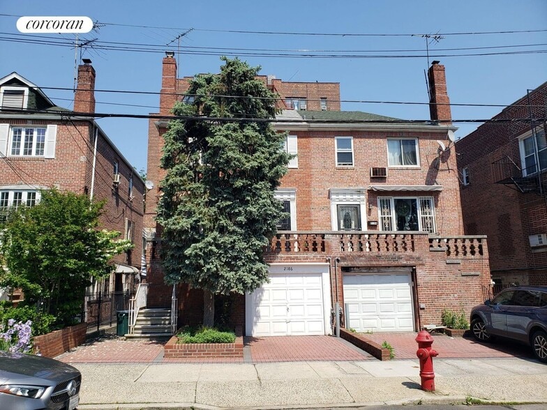 Building Photo - 2186 Paulding Ave
