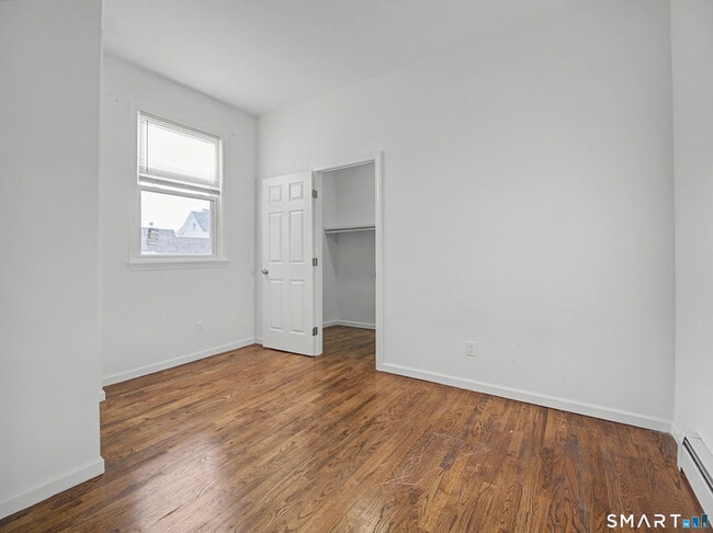 Building Photo - 144 Cottage St