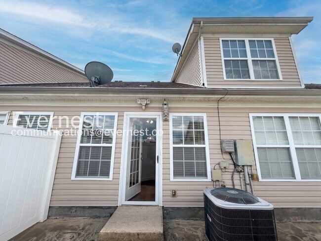 Building Photo - 3-Bed/3-Bath Townhome/Available Now!
