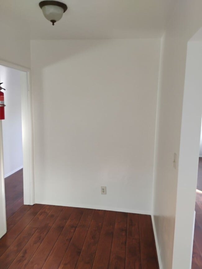 Building Photo - 18924-18934 Gault Street