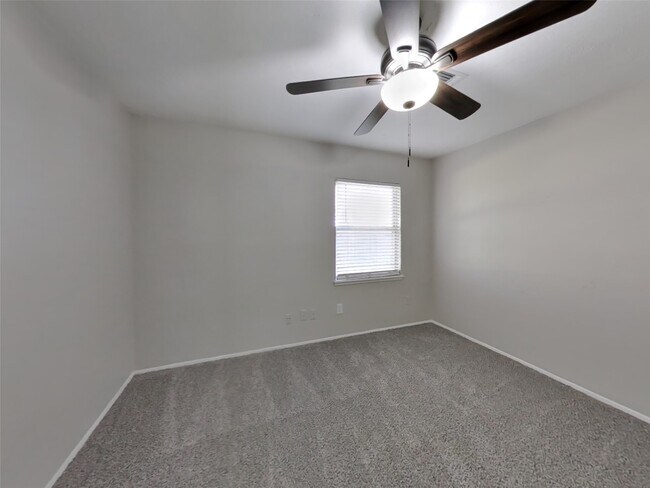 Building Photo - 24022 4 Sixes Ln