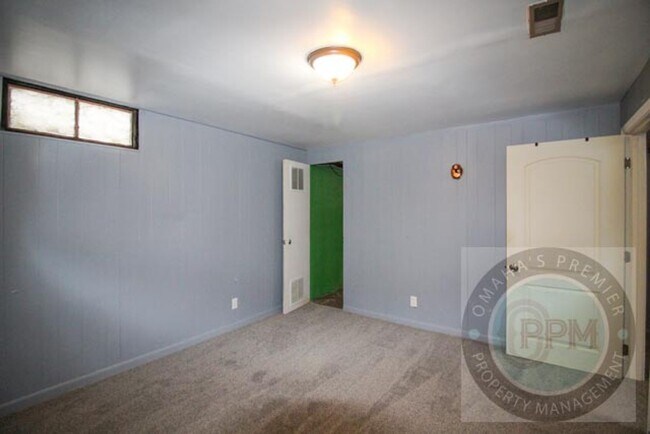 Building Photo - 3 Bedroom / 1 Bath Home Minutes from Hartm...
