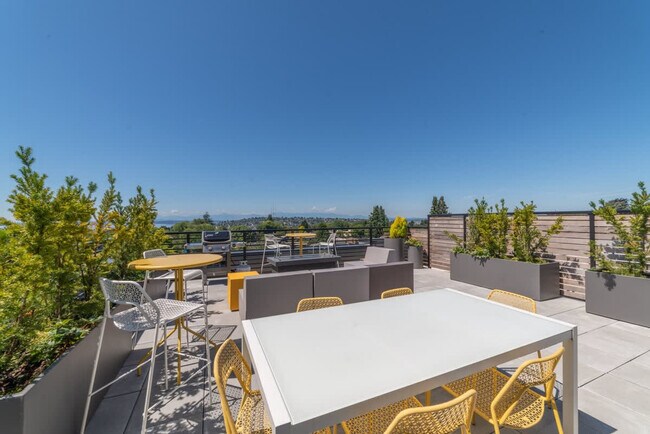 Building Photo - 750 11th Ave E