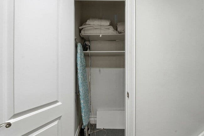 Building Photo - 657 N Carpenter St