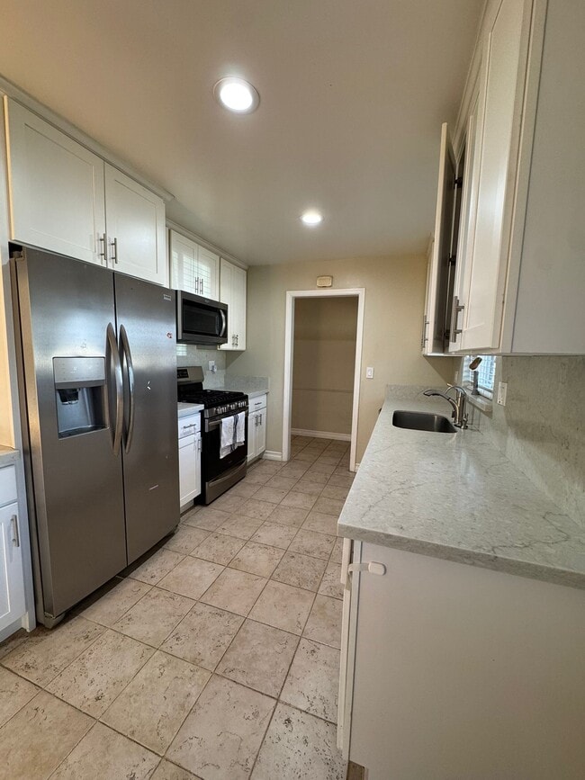 Building Photo - 38267 Farwell Dr