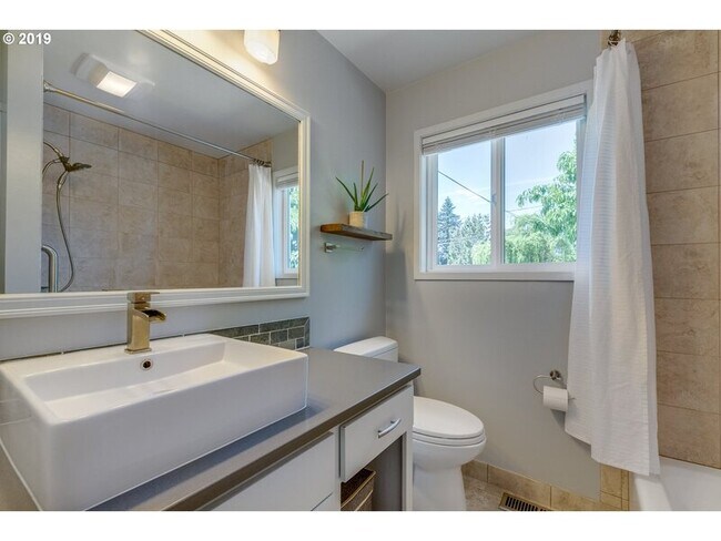 Building Photo - 3333 SE 167th Ave