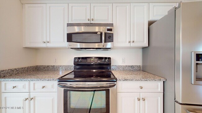 Building Photo - 536 Catamaran Dr