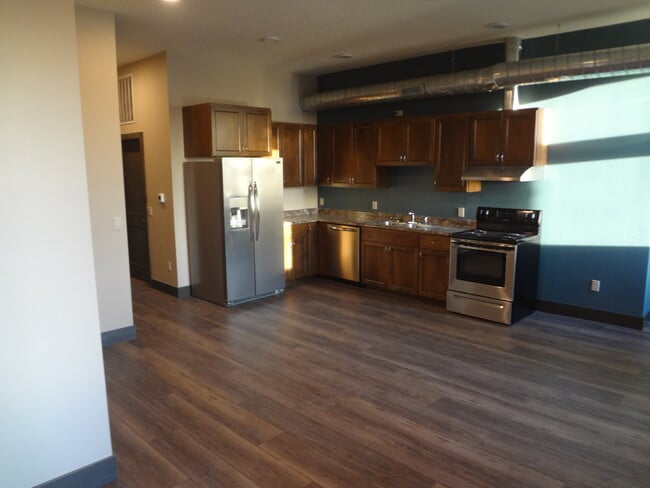 Building Photo - 320 E Main St