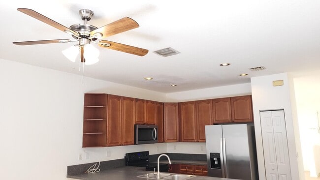 Building Photo - 4088 Lake Tahoe Cir