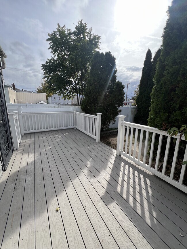 Building Photo - 230 Mercer St