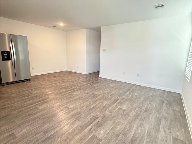 Building Photo - 16770 N Marie Vlg Dr