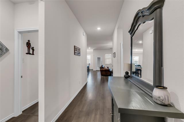 Building Photo - 900 Honey Maple St