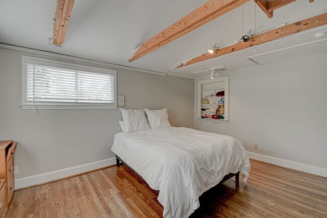 Building Photo - 139 Rosedale Cir