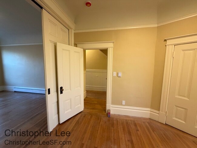 Building Photo - 2211 Pine St