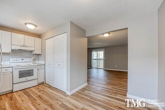 Building Photo - 2 BD Unit with Covered Deck