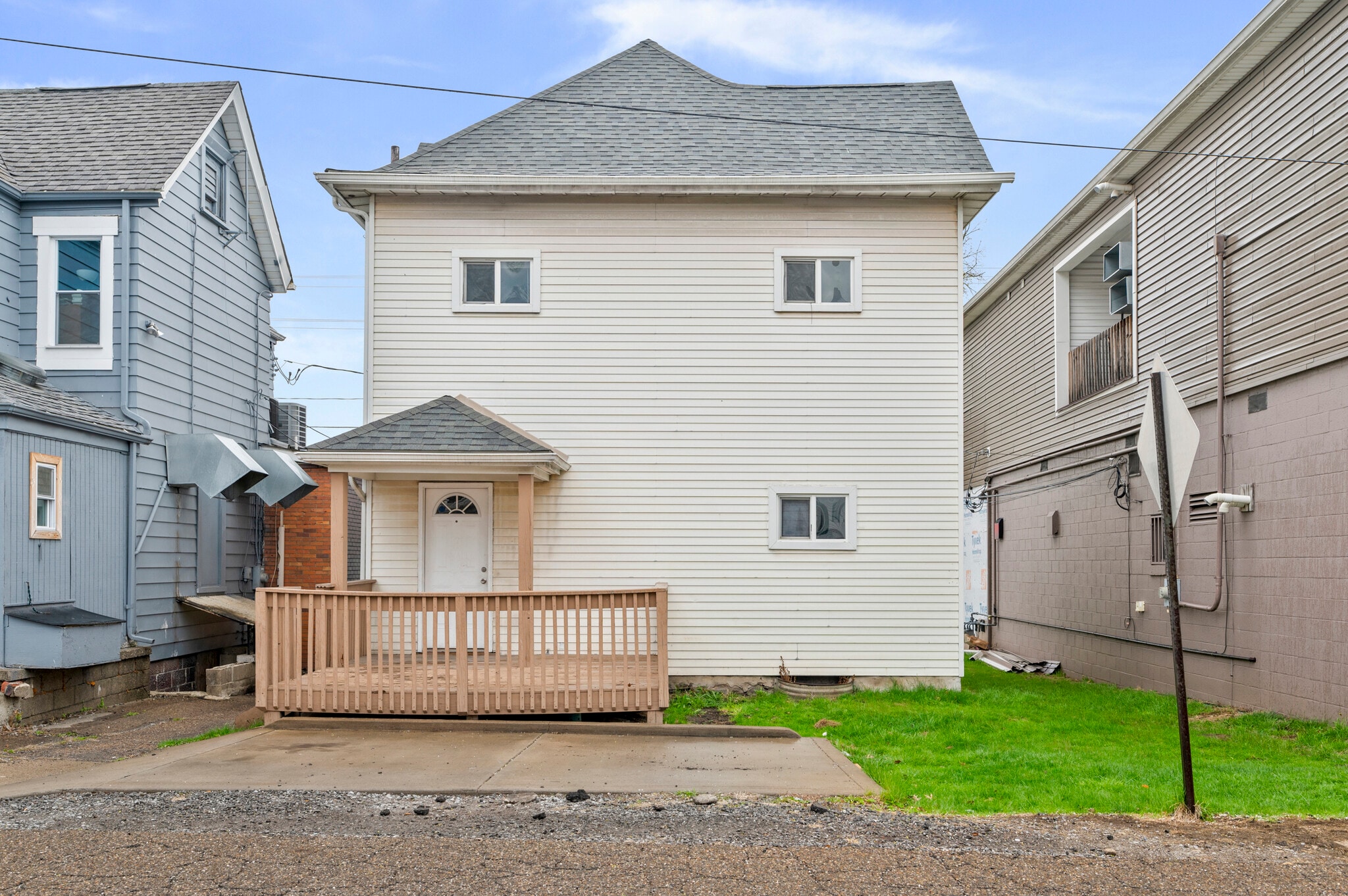 Building Photo - 872 4th Ave