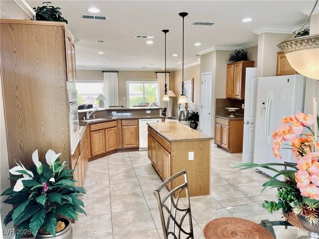 Building Photo - 2192 Canyonville Dr