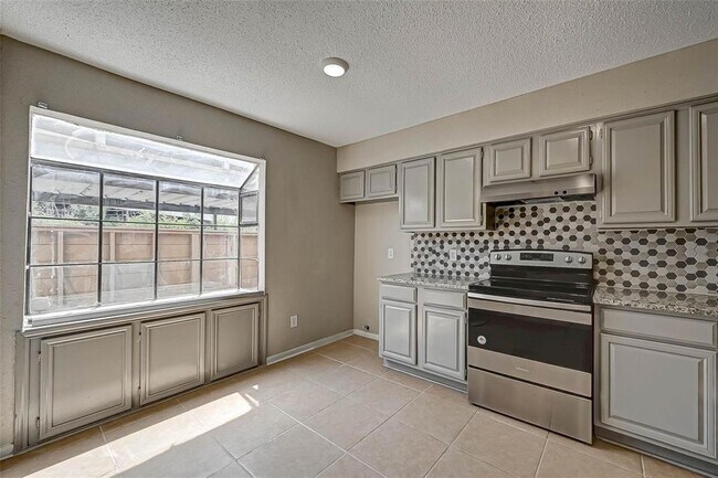 Building Photo - 17804 Kings Park Ln