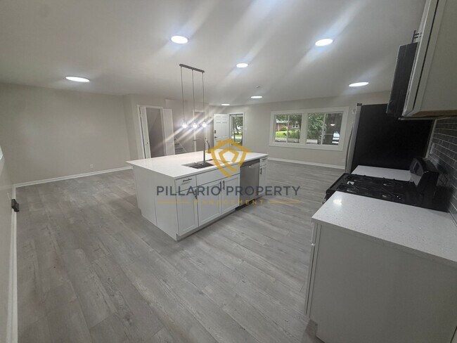 Building Photo - Freshly Renovated 4-Bedroom Home in Carmel, near Keystone and 96th St, Available NOW!