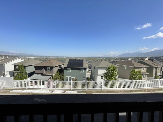 Building Photo - Amazing Townhome with Spectacular Views for Rent in Draper!