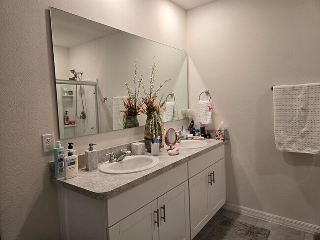 Building Photo - 3337 Perennial Ln