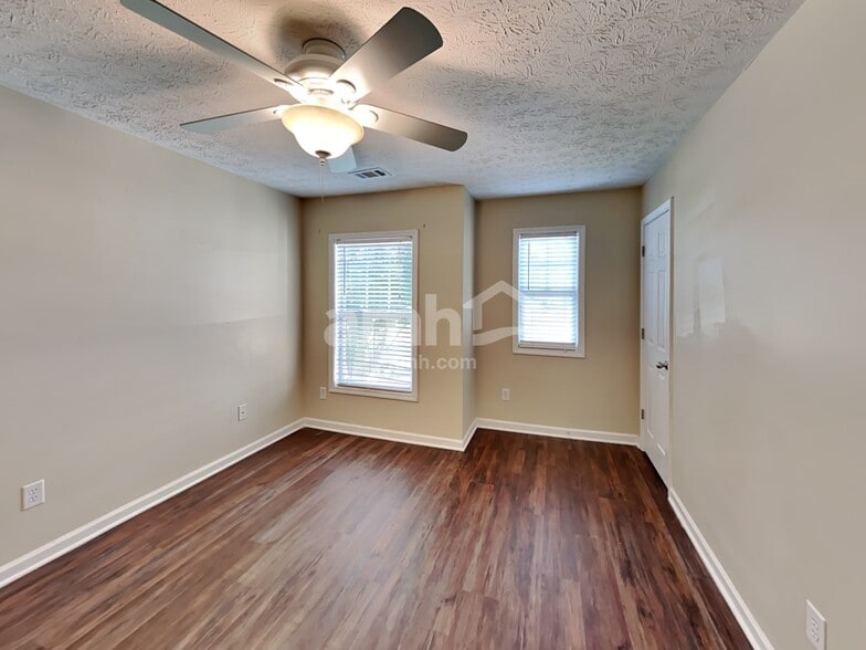 Building Photo - 616 Laurel Bnd