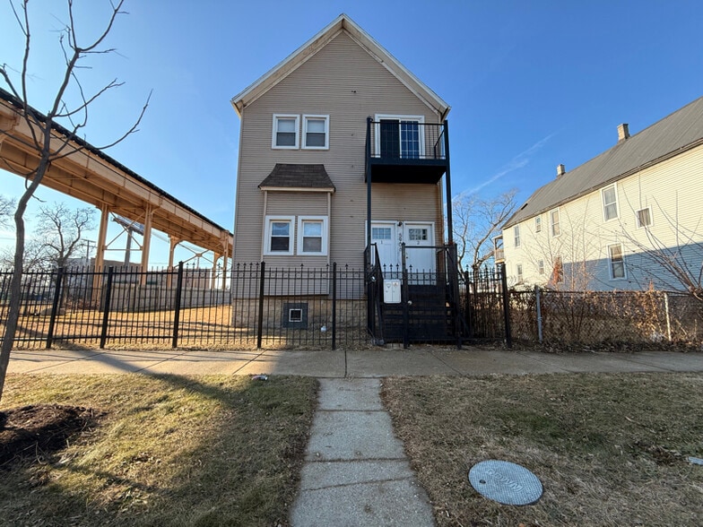 Building Photo - 5906 S La Salle St