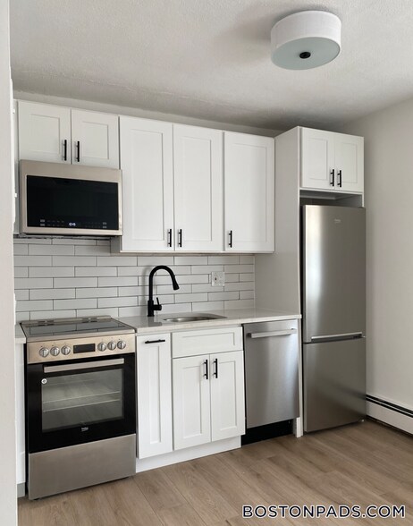 Building Photo - 741 E 6th St