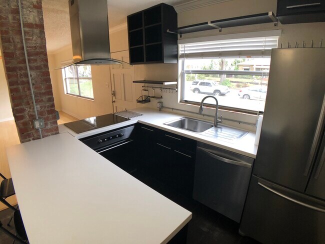 Building Photo - 606 Harwood Street