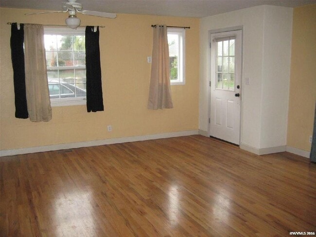 Building Photo - 4 bedroom 2 bath home in great location