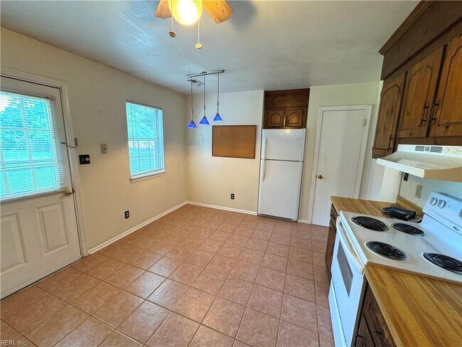 Building Photo - 312 Christa Dr
